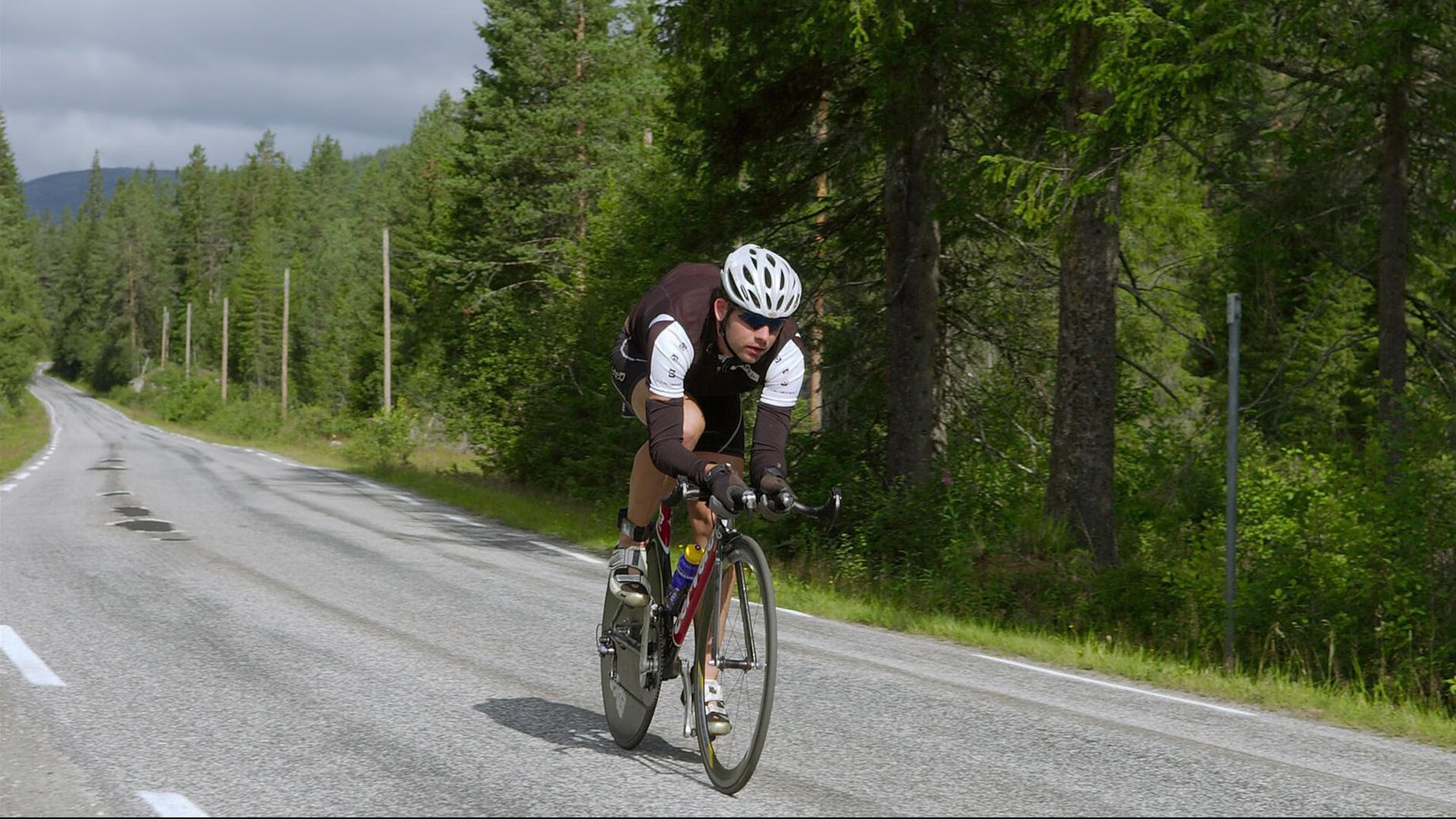 2019年季后赛：“水花兄弟”连续热火般的爆发，库里在关键的第四节多次神奇远投赢得比赛